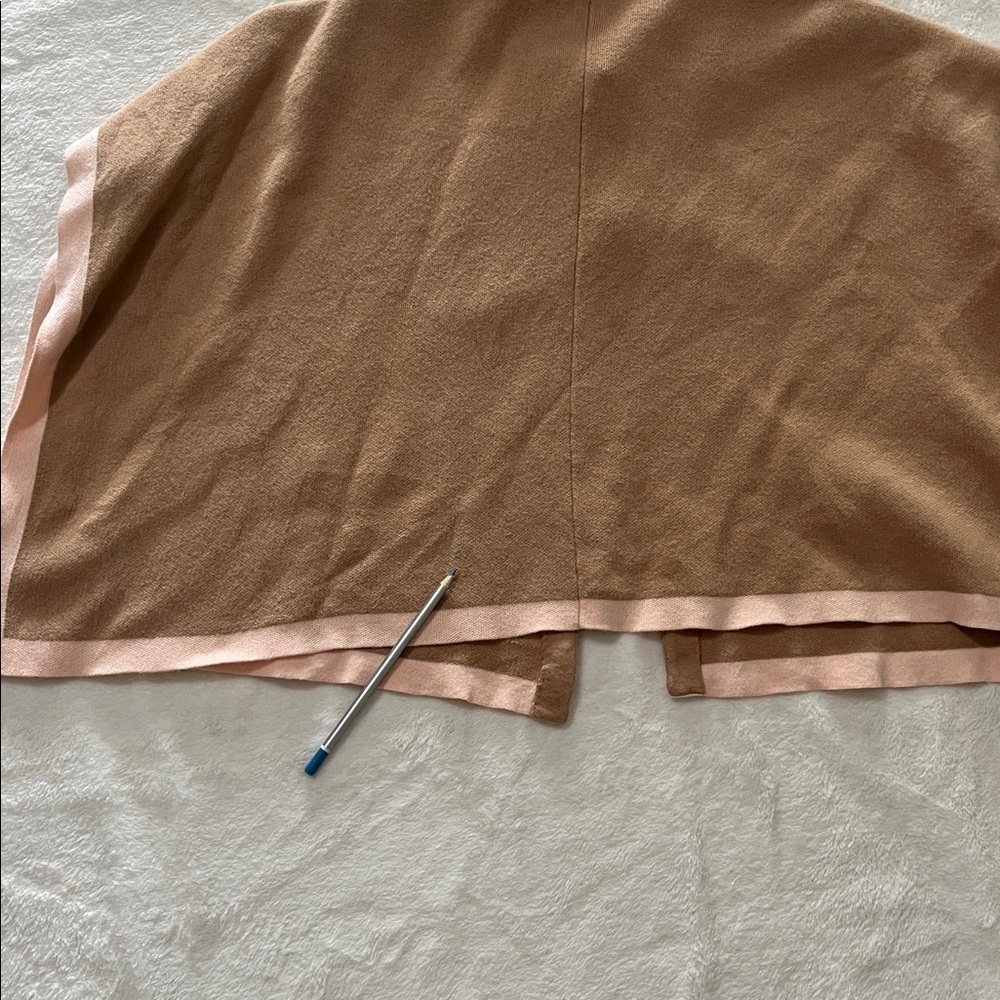 CHLOÉ
Kids Stone Cotton And Wool Cape With Buckle - Picture 13 of 16